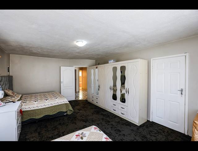 4 BEDROOM HOUSE FOR SALE IN NEWLANDS WEST